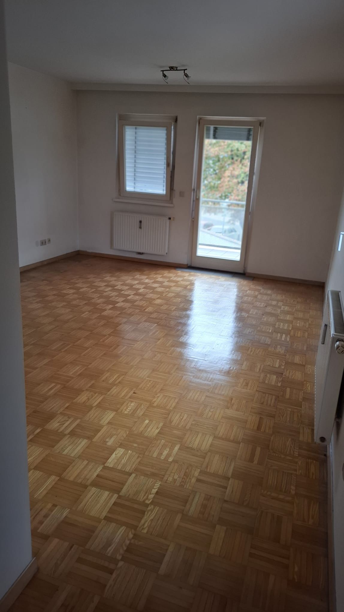 Besenrein geräumter Raum nach einer Entrümpelung durch BlitzMove